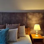 Sólyomvár-lak Komlóska
