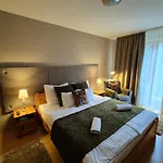 Sólyomvár-lak Panzió Komlóska