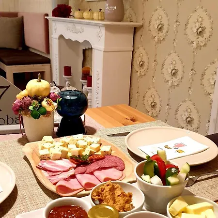 Sólyomvár-lak Alojamento de Acomodação e Pequeno-almoço 3*