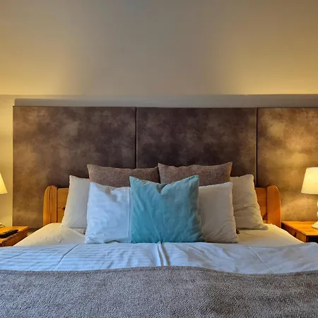 Sólyomvár-lak Alojamento de Acomodação e Pequeno-almoço Komloska