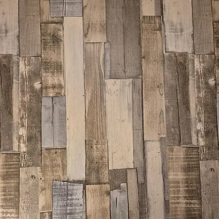 Sólyomvár-lak Komlóska