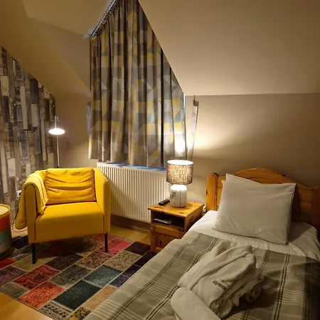 Sólyomvár-lak 3* Komloska