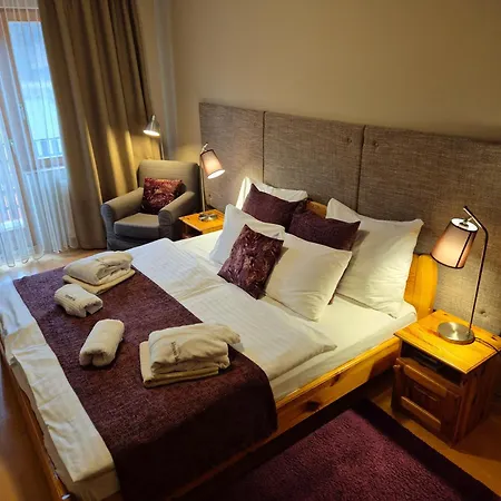 Sólyomvár-lak 3*
