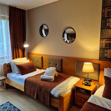 Sólyomvár-lak 3* Komloska