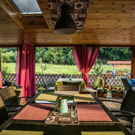 Sólyomvár-lak Komlóska