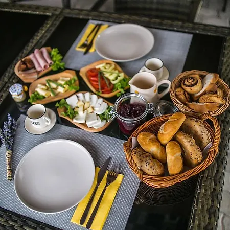 Sólyomvár-lak Bed and breakfast 3*