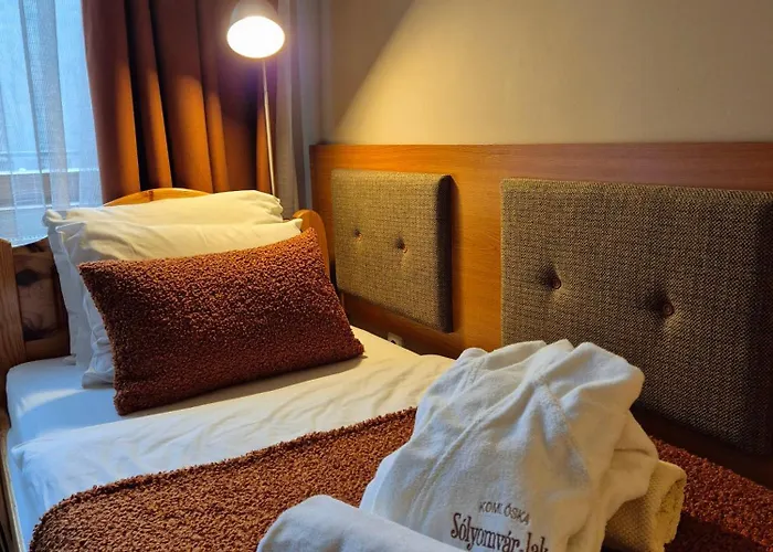 Solyomvar-lak Bed & Breakfast Komloska