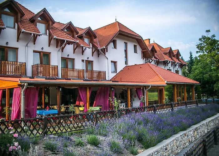 Solyomvar-lak Bed & Breakfast